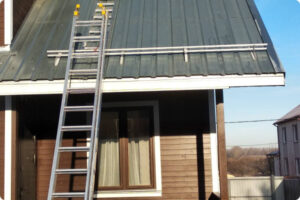 Установка трубчатых снегозадержателей